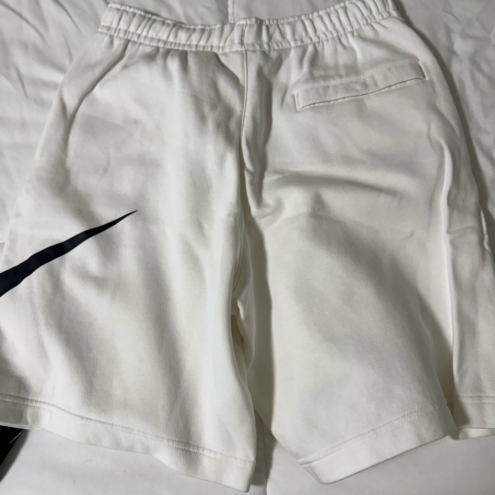 Nike White Knit Athletic Shorts - Men’s Medium - Picture 4 of 4